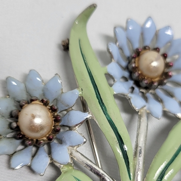 1930's/40's Enamel art Deco dual flower bouquet swing pin brooch unsigned - Picture 2 of 5